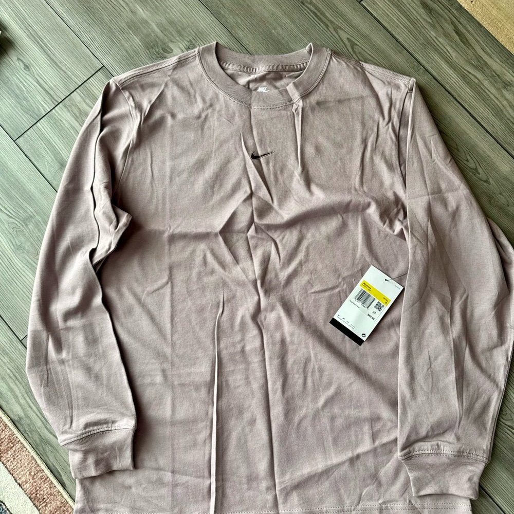 Nike Loose Fit Long Sleeve